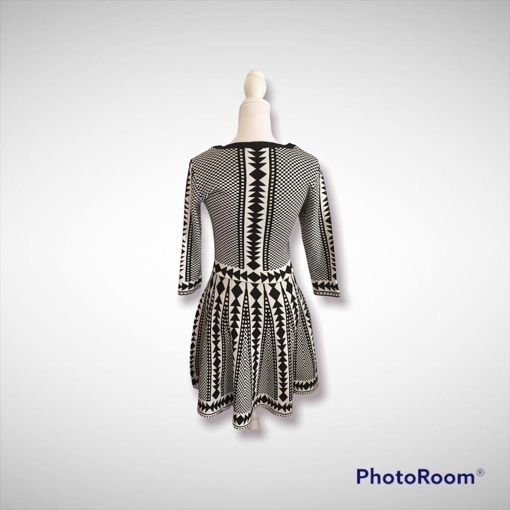 Nina Leonard Black‎ White Geometric Print Fit Flare Knit Dress Scoop Neck Sz Sm - Picture 6 of 6